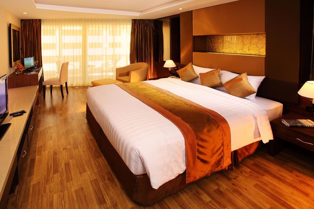 Deluxe отель в Тайланде. Mercure Hotel Pattaya 4 Паттайя. Отель монтьен в Паттайе. Пинакл Гранд отель номера Паттайя.